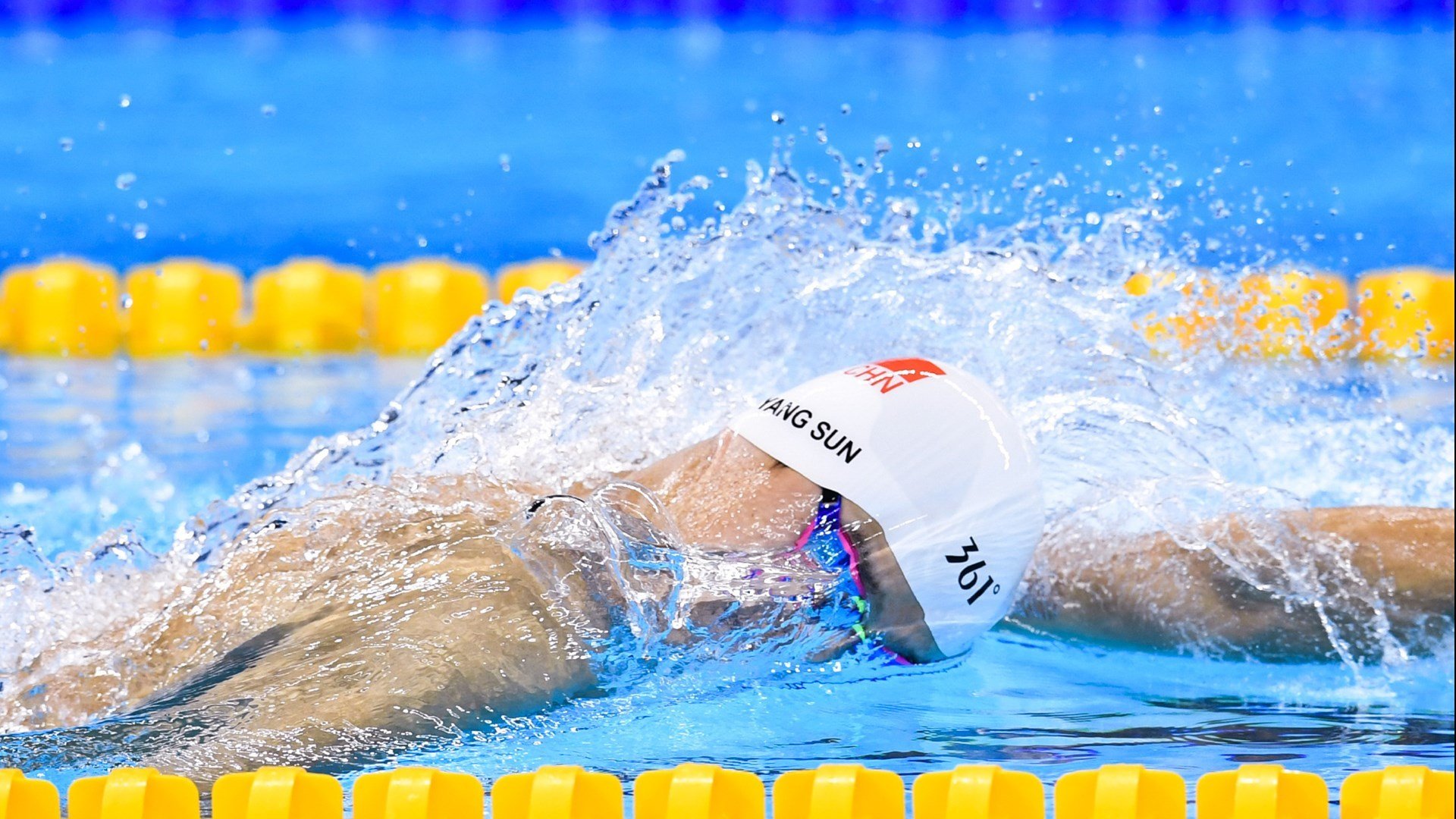 爵士完胜上海队，浓眉哥点燃赛场，一场跨越文化的篮球对话